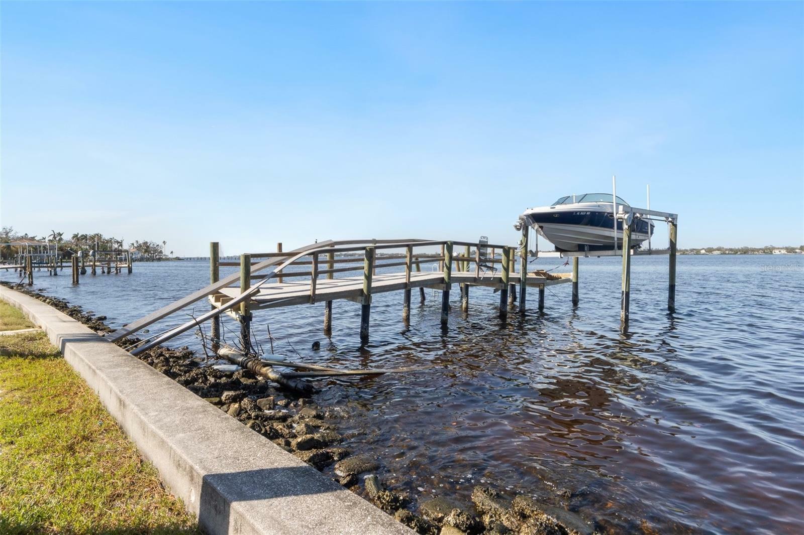 Property Photo:  2503 Riverview Boulevard  FL 34205 