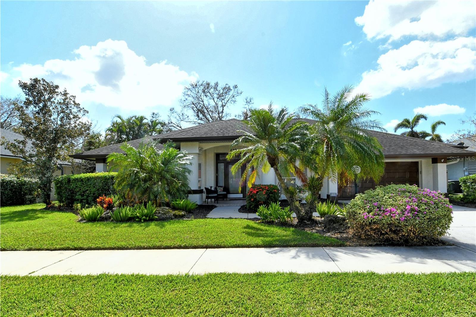 Property Photo: 610 Pine Ranch East Road FL 34229