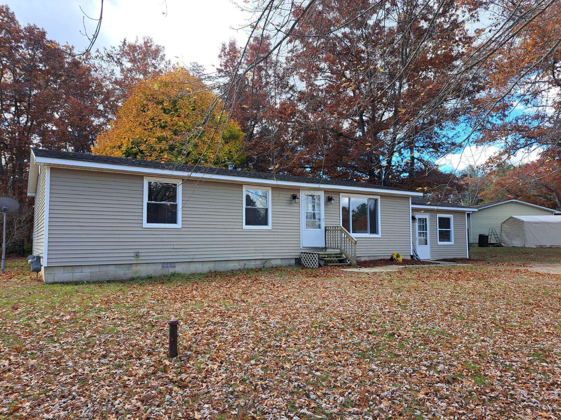 Property Photo:  2171 Pine Crescent Drive  MI 48622 