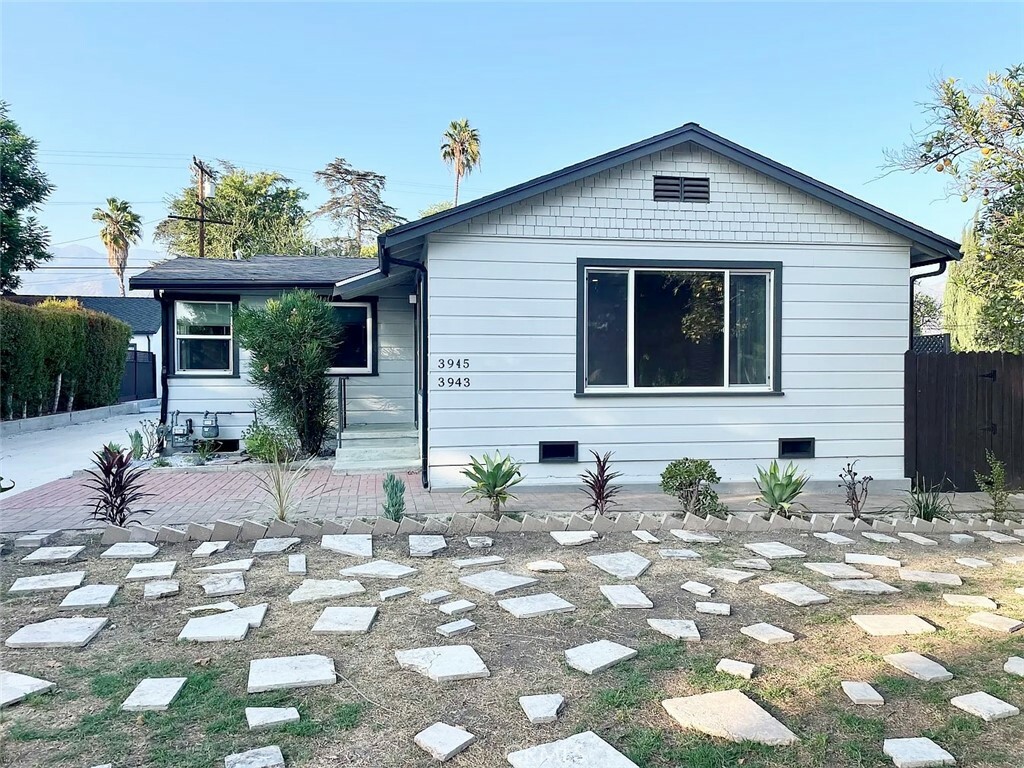 Property Photo:  3945 Mountain View Avenue  CA 91107 