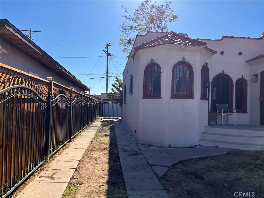 Property Photo:  716 W 105th Street  CA 90044 