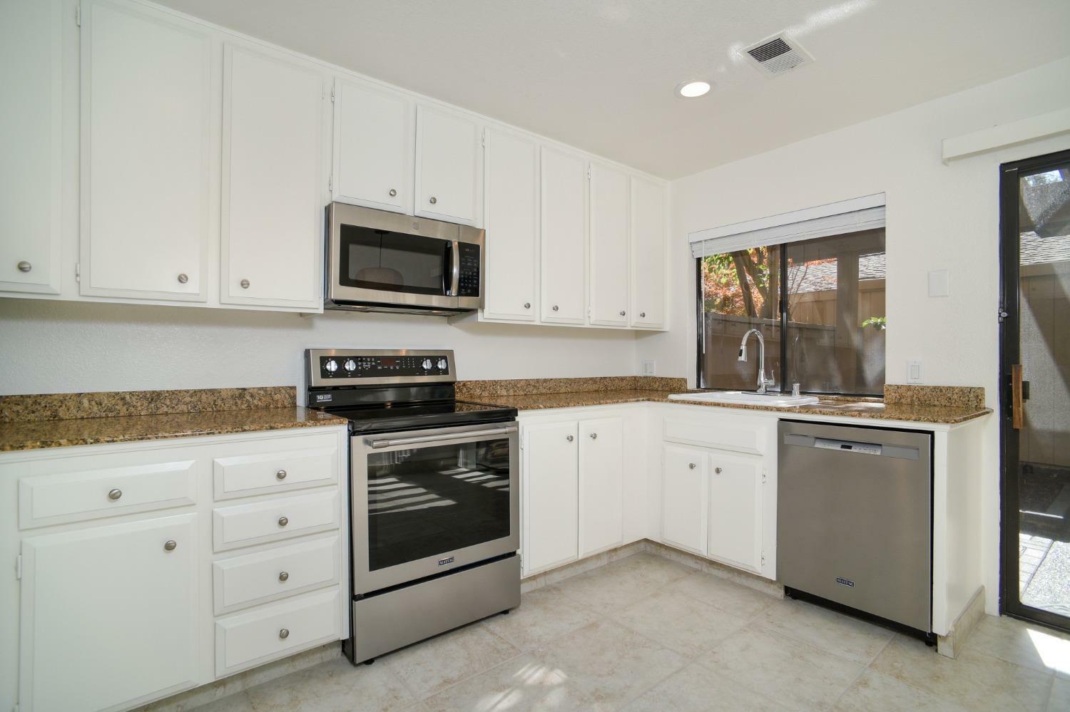 Property Photo:  292 Hartnell Place  CA 95825 