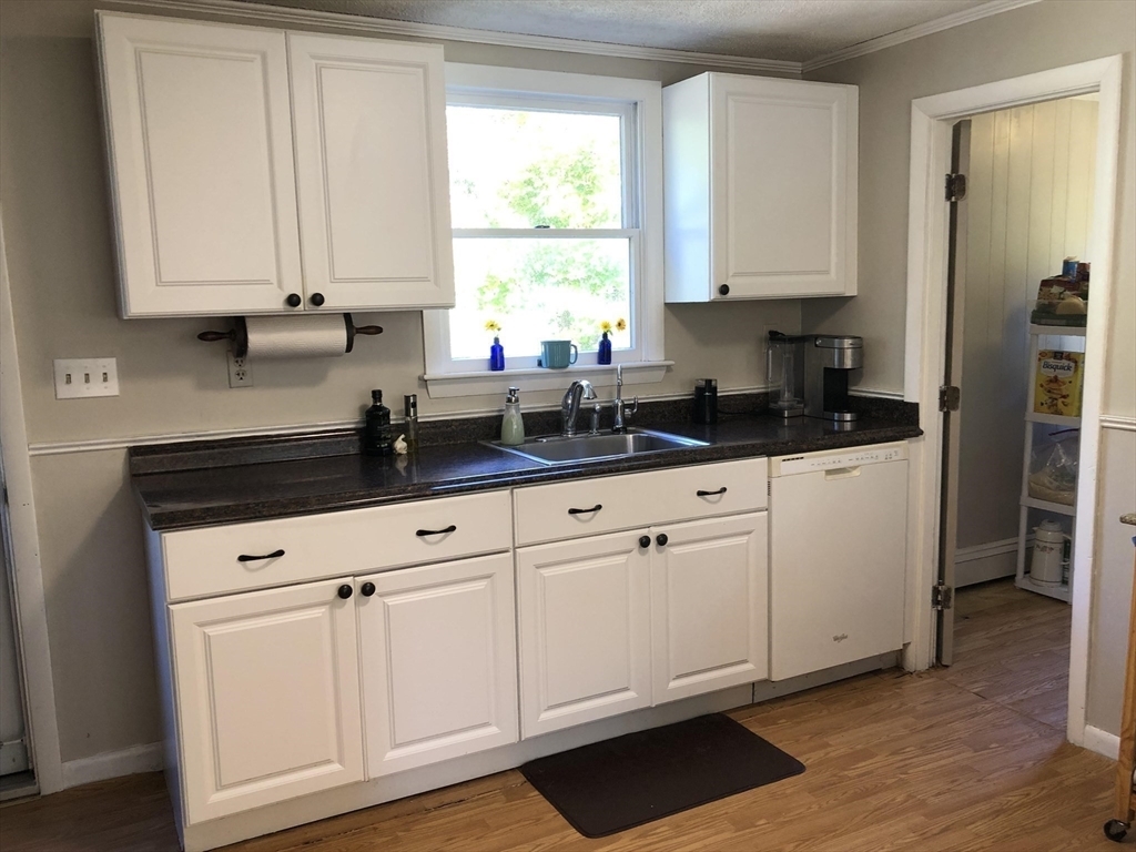 Property Photo:  552 Queen Anne Rd  MA 02645 