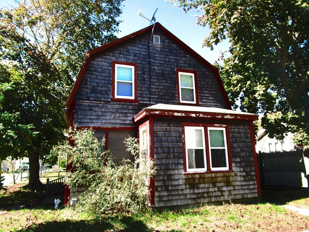 Property Photo: 14 Park Pl MA 02646