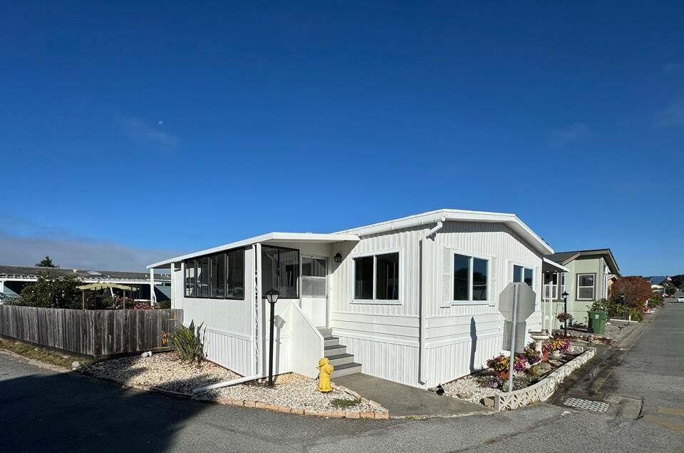 Property Photo: 151 Canada Cove Avenue 151 CA 94019