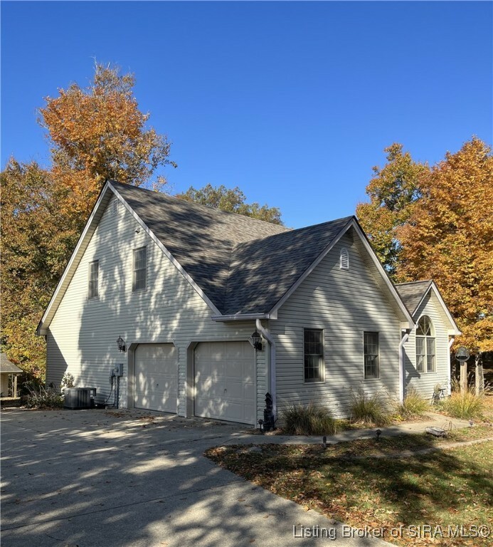 Property Photo:  1985 Ferree Road NE  IN 47136 