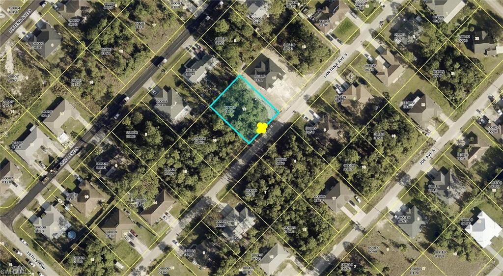 Property Photo: 2420 Lantana Ave S FL 33973