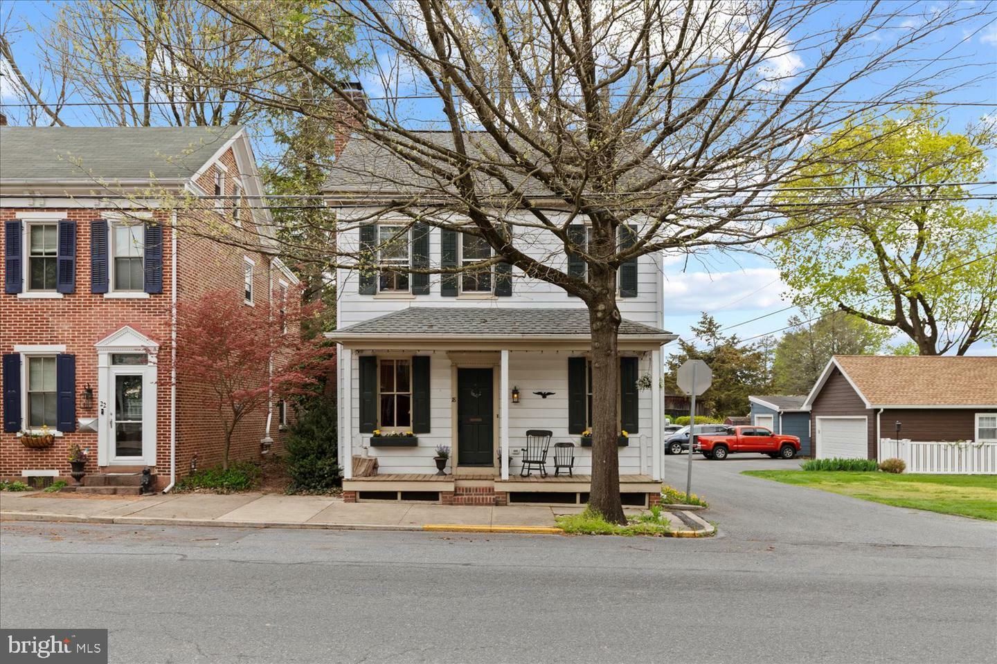 Property Photo:  18 S Locust Street  PA 17543 