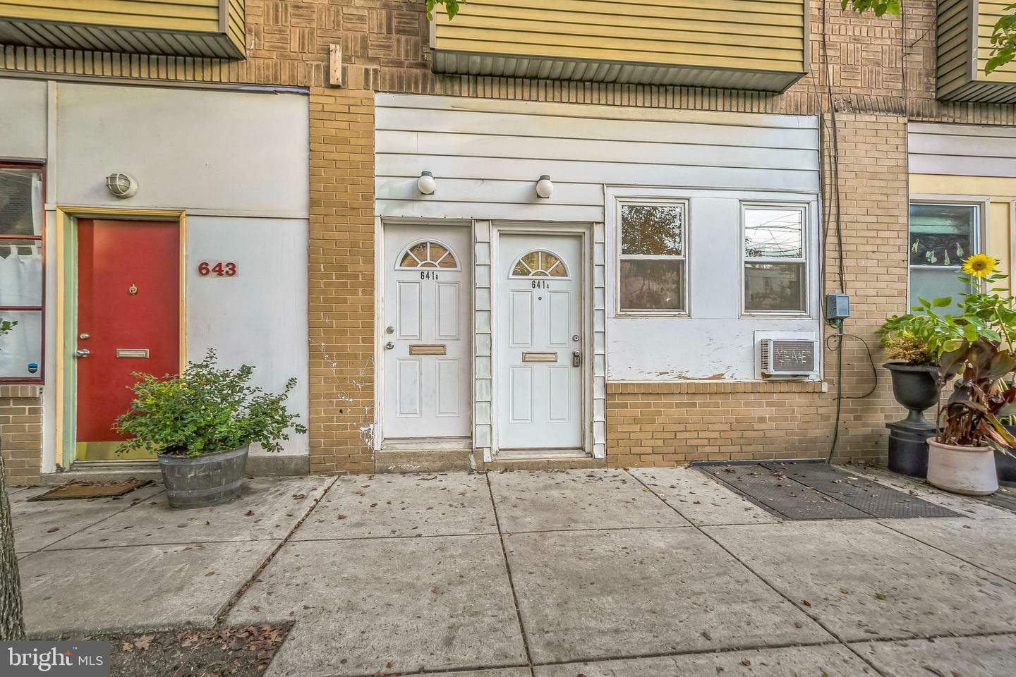 Property Photo:  641 Bainbridge Street  PA 19147 