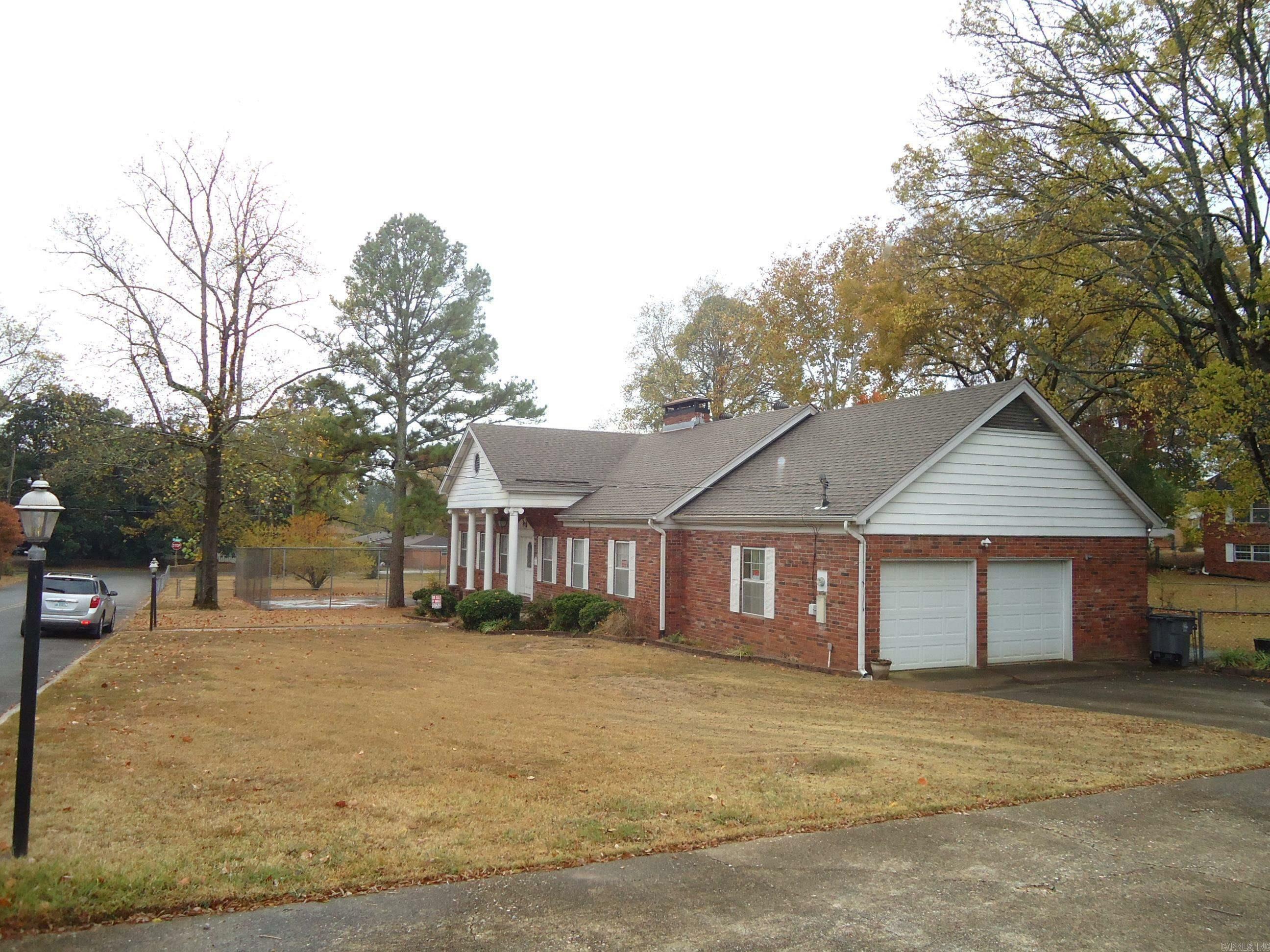 Property Photo: 106 Siesta Street AR 71913