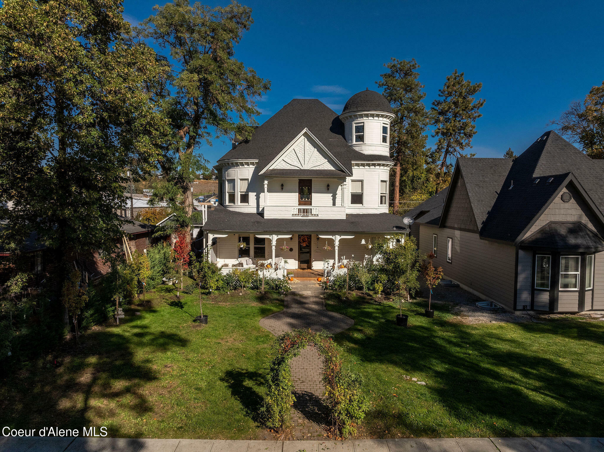 Property Photo:  908 W Frederick Ave  WA 99205 