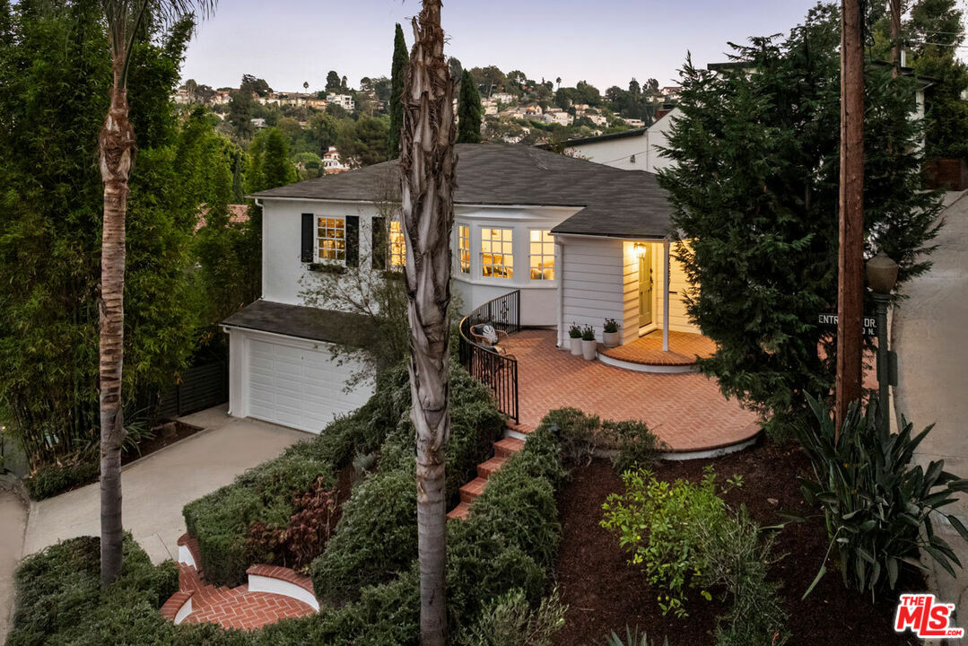 Property Photo:  2332   Claremont Ave  CA 90027 