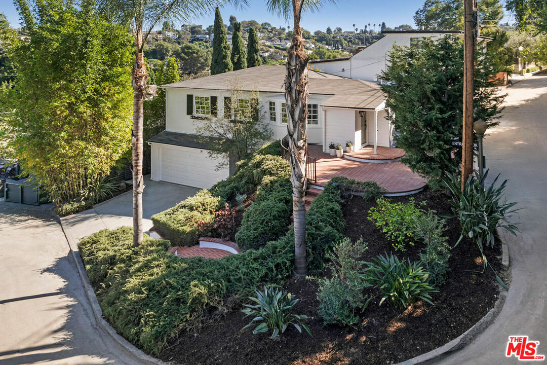 Property Photo:  2332   Claremont Ave  CA 90027 