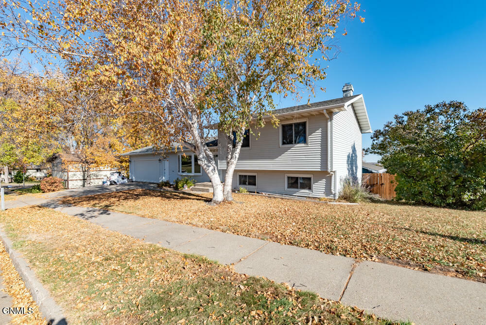 Property Photo:  1829 N 17th Street  ND 58501 