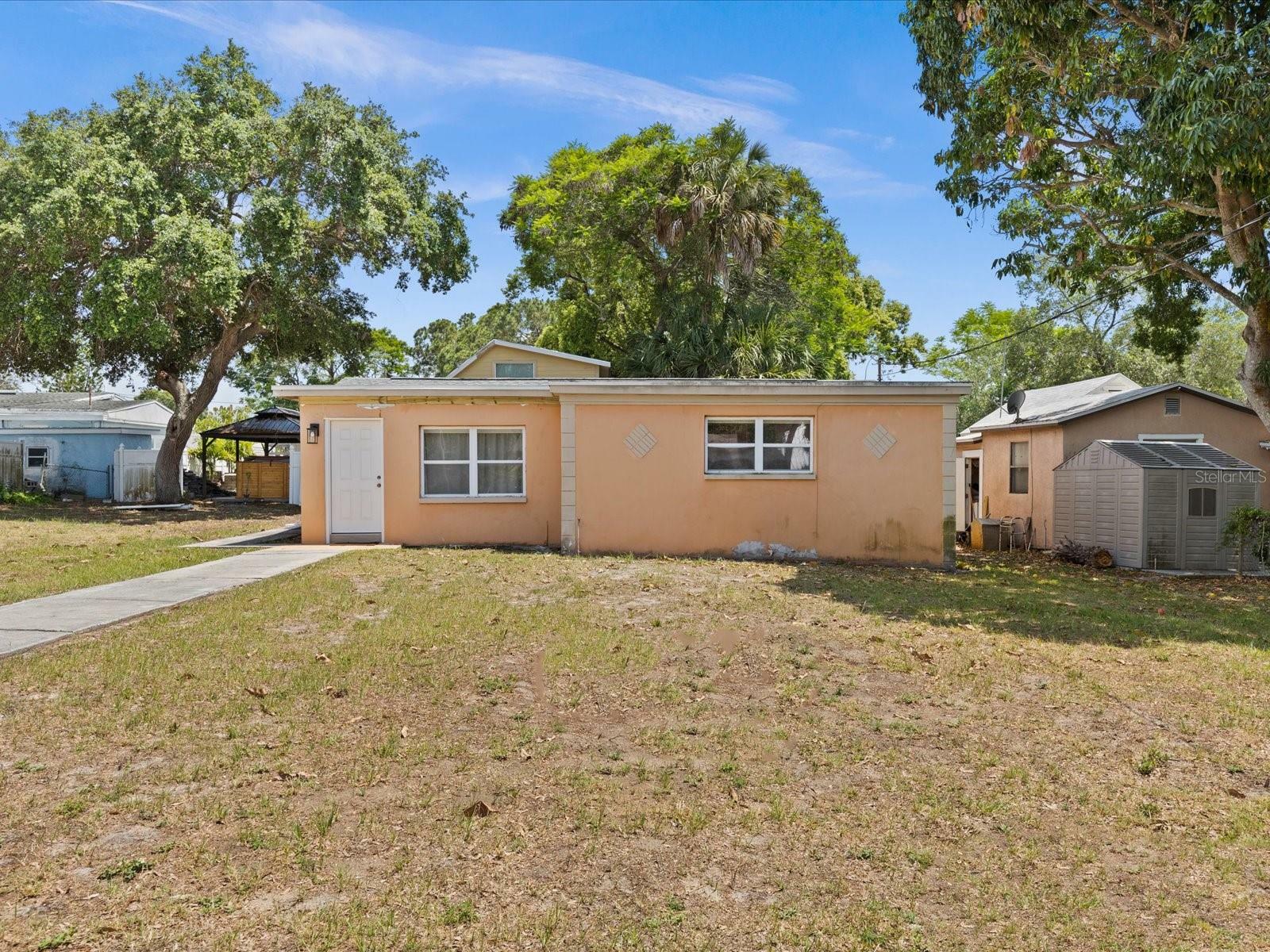 524 W Spruce Street  Tarpon Springs FL 34689 photo