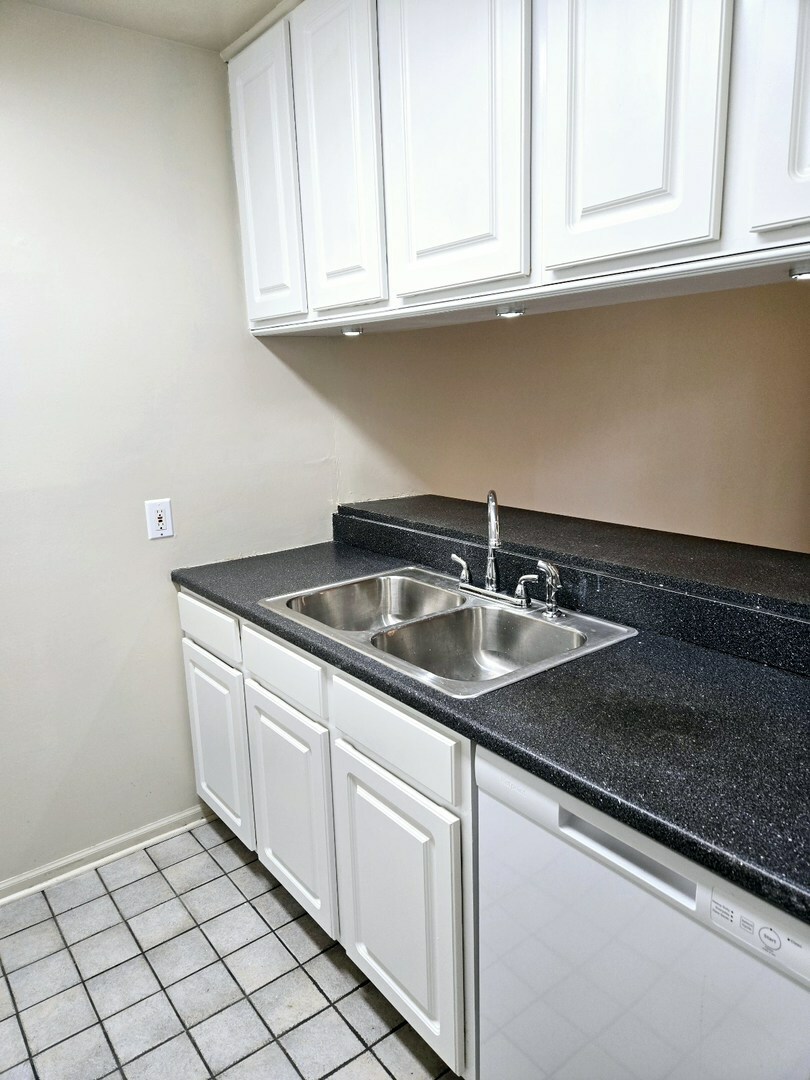 Property Photo:  1960 Selmarten Road 1806  IL 60505 