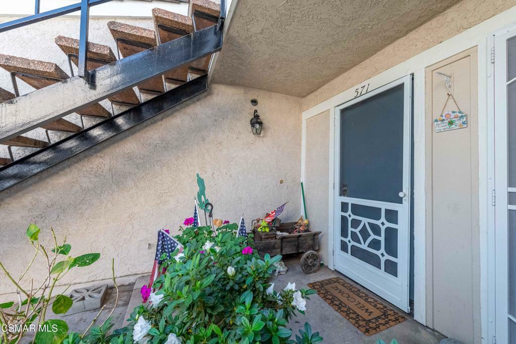 Property Photo:  571 Artisan Road  CA 91320 