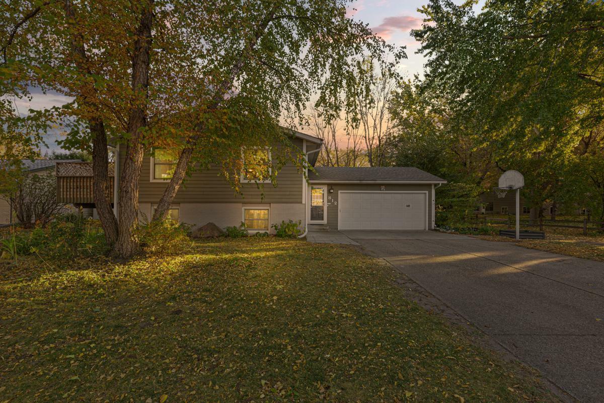 Property Photo:  812 Fremont Street E  MN 55057 