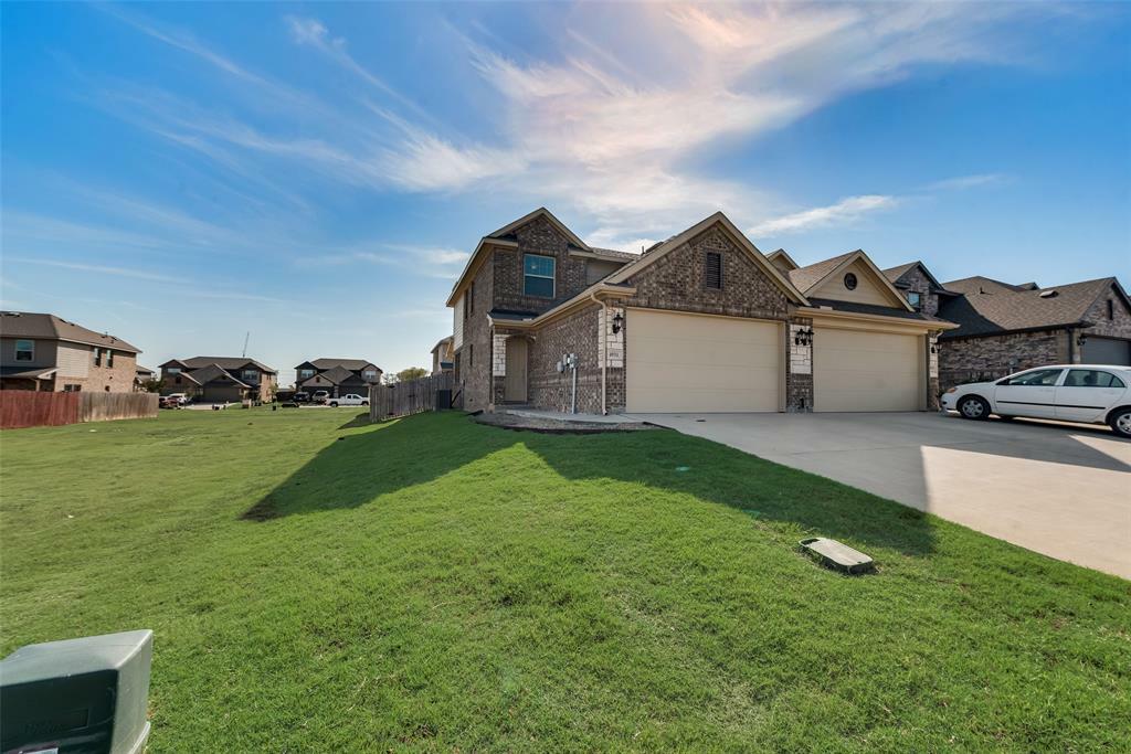 Property Photo:  4931 Sanger Circle Drive  TX 76266 