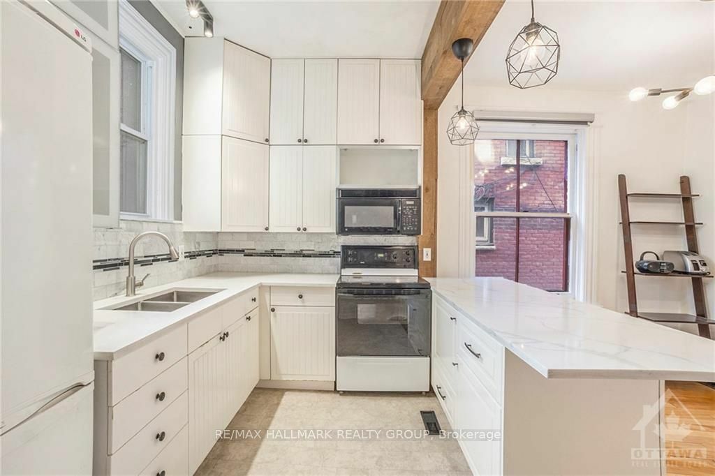 Property Photo:  128 Flora St  ON K1R 5R5 