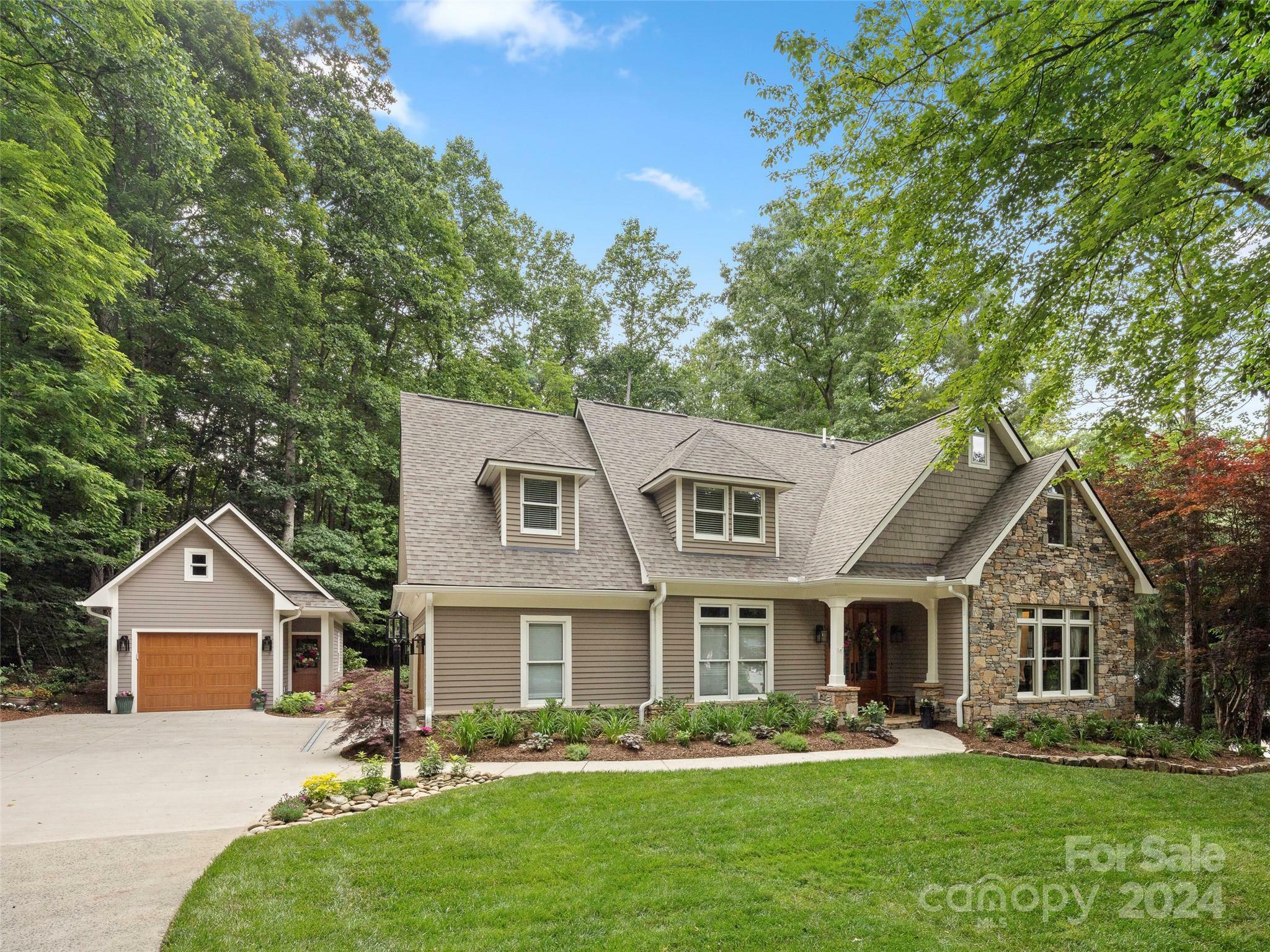 Property Photo: 120 Braeside Circle NC 28803