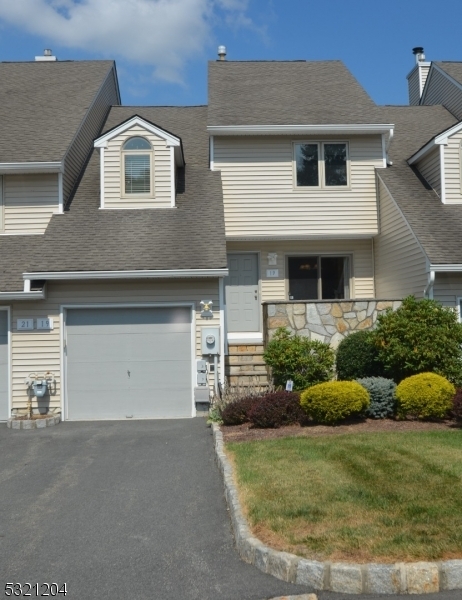 Property Photo:  19 Currey Ln  NJ 07052 