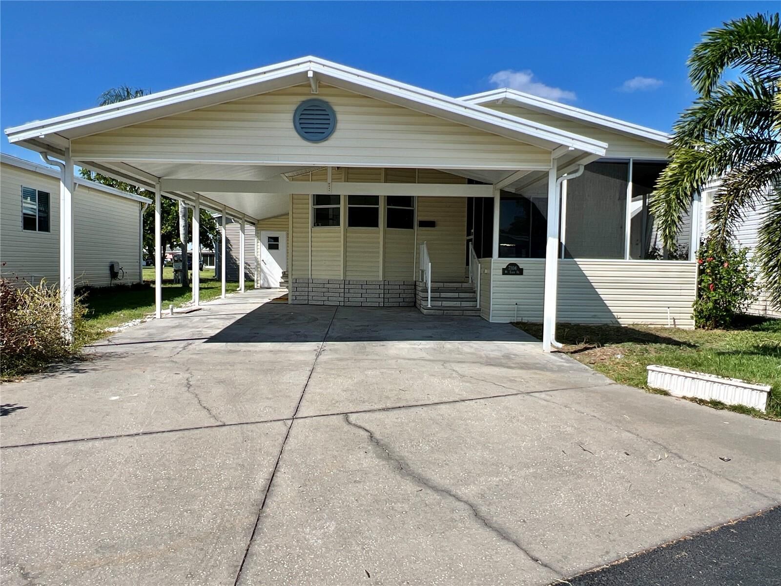 Property Photo:  7106 Mount Essex Drive NE 494  FL 33702 