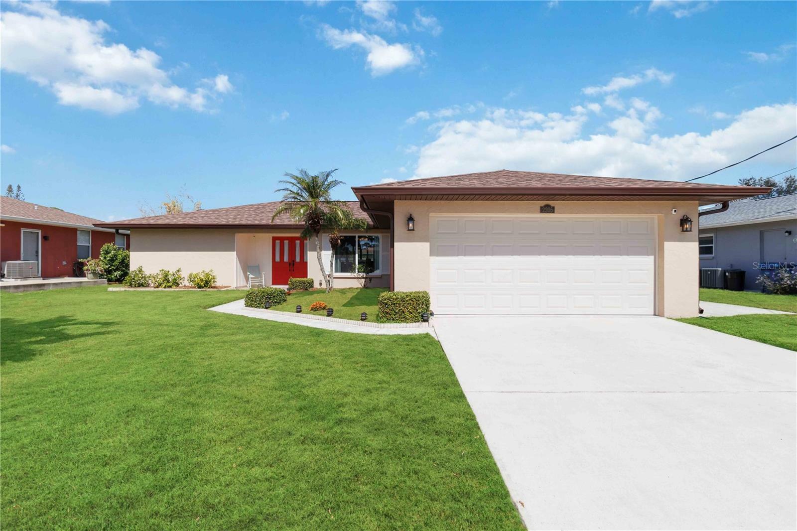 Property Photo:  2205 Pinehurst Street  FL 34231 