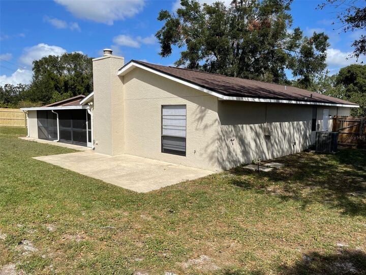 Property Photo:  1207 Piney Branch Circle  FL 33594