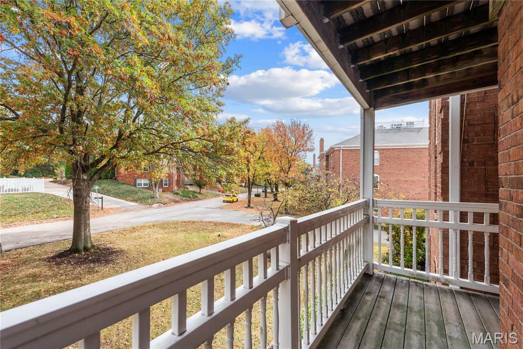 Property Photo: 964 Claytonbrook Drive 2A MO 63011
