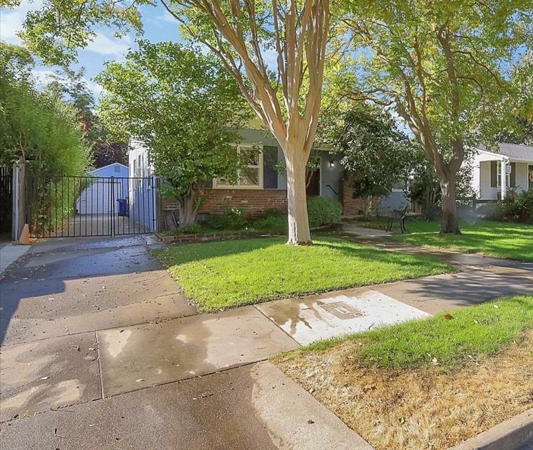 Property Photo:  950 4th Avenue  CA 95818 