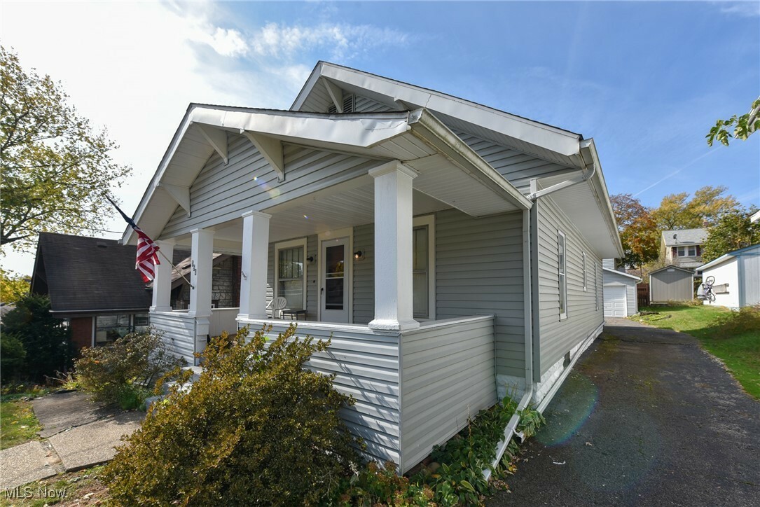 556 Orchard Avenue  Barberton OH 44203 photo