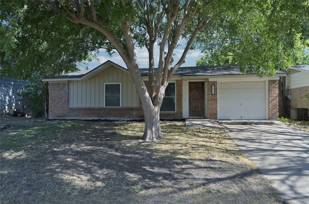 Property Photo:  627 Little Lane  TX 76063 