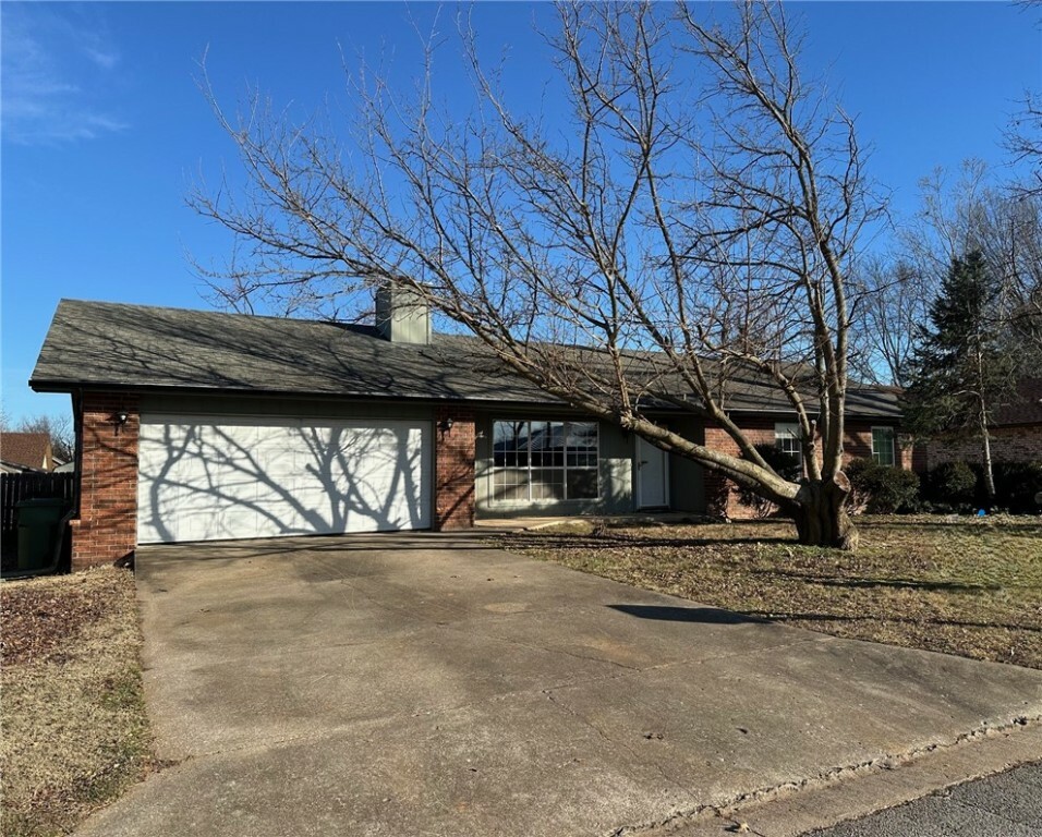 Property Photo:  1105 N Cardinal Drive  AR 72756 