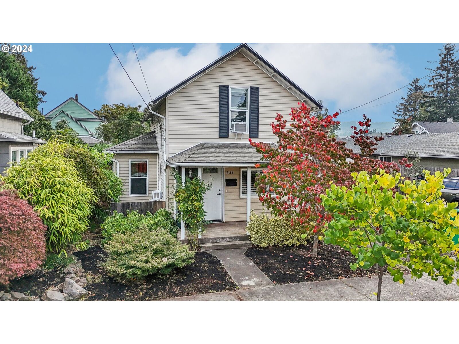 Property Photo: 6128 SE 88th Ave OR 97266