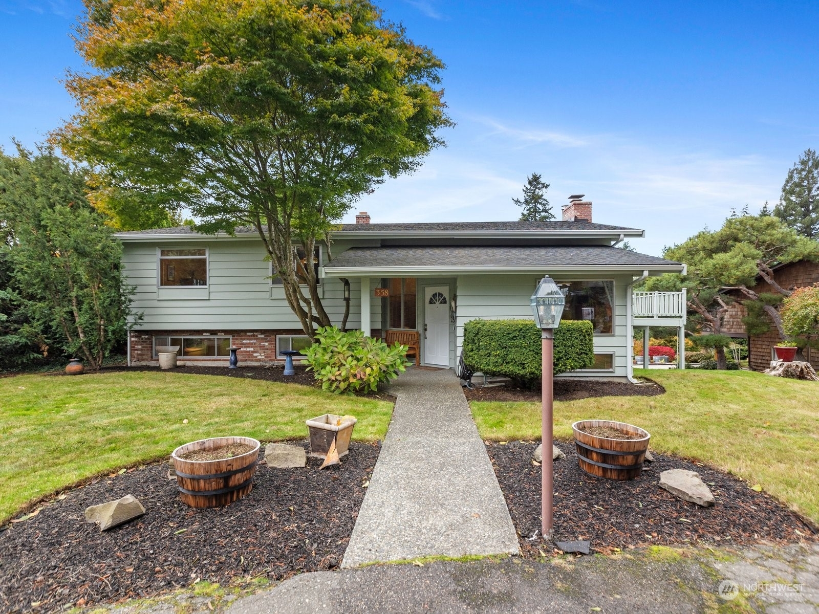 Property Photo:  358 Heather Road  WA 98203 