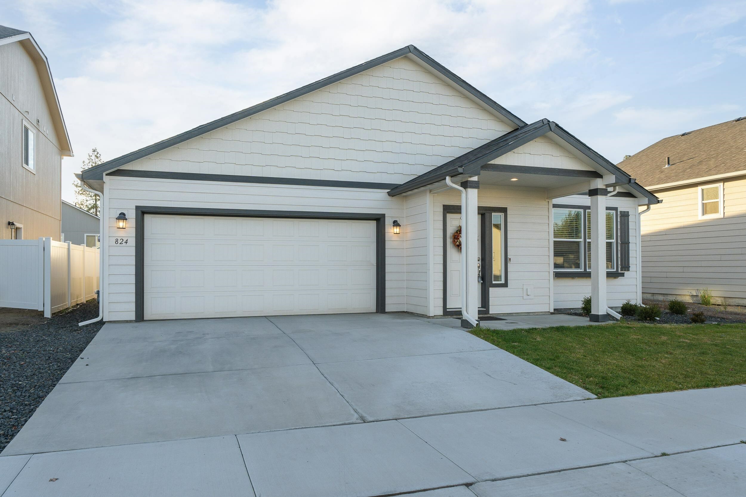 Property Photo:  824 S Bulldog St  WA 99224 