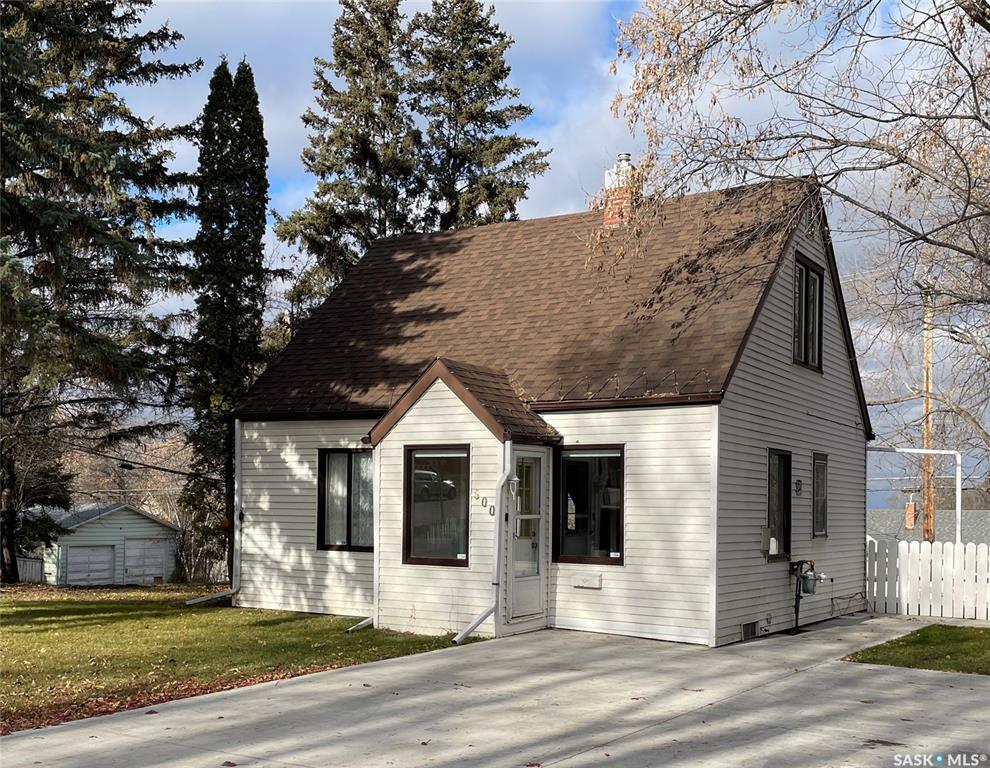 Property Photo:  500 20th Street E  SK S6V 1L3 