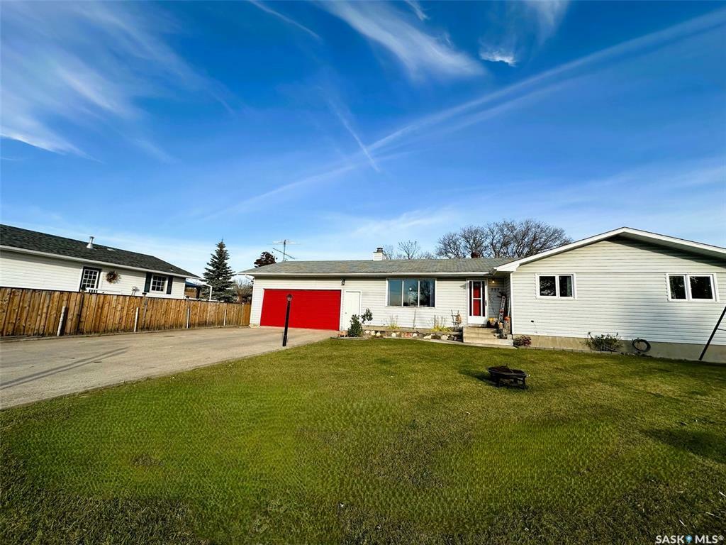 Property Photo:  737 Willow Place  SK S0E 0Y0 