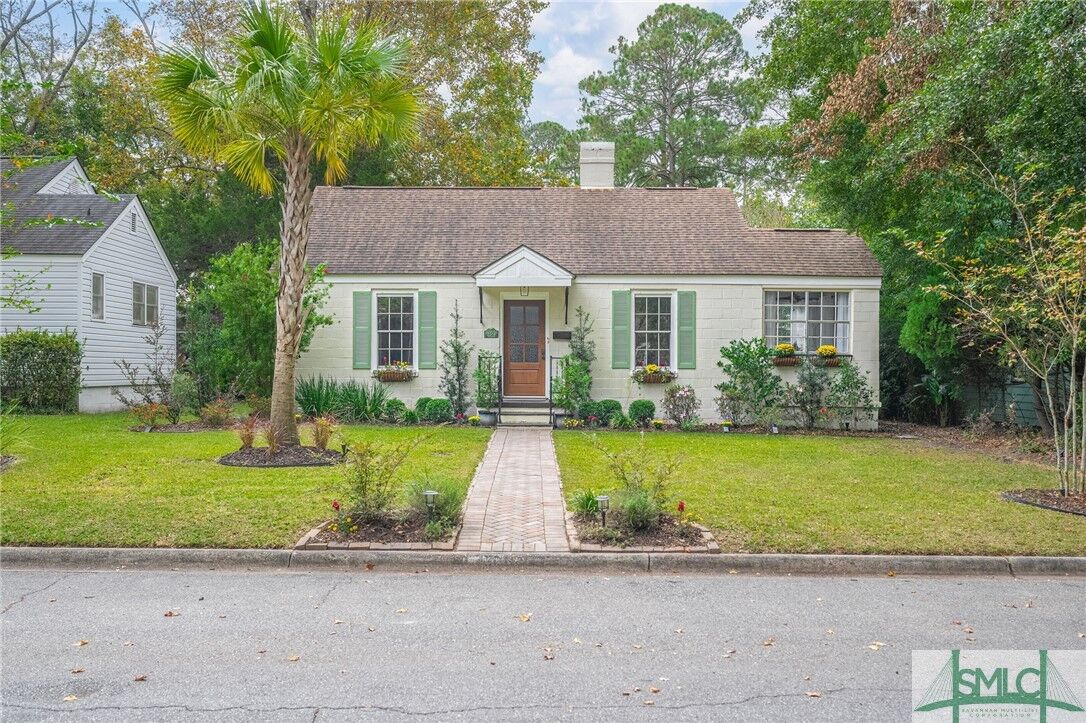 Property Photo: 403 E 64th Street GA 31405