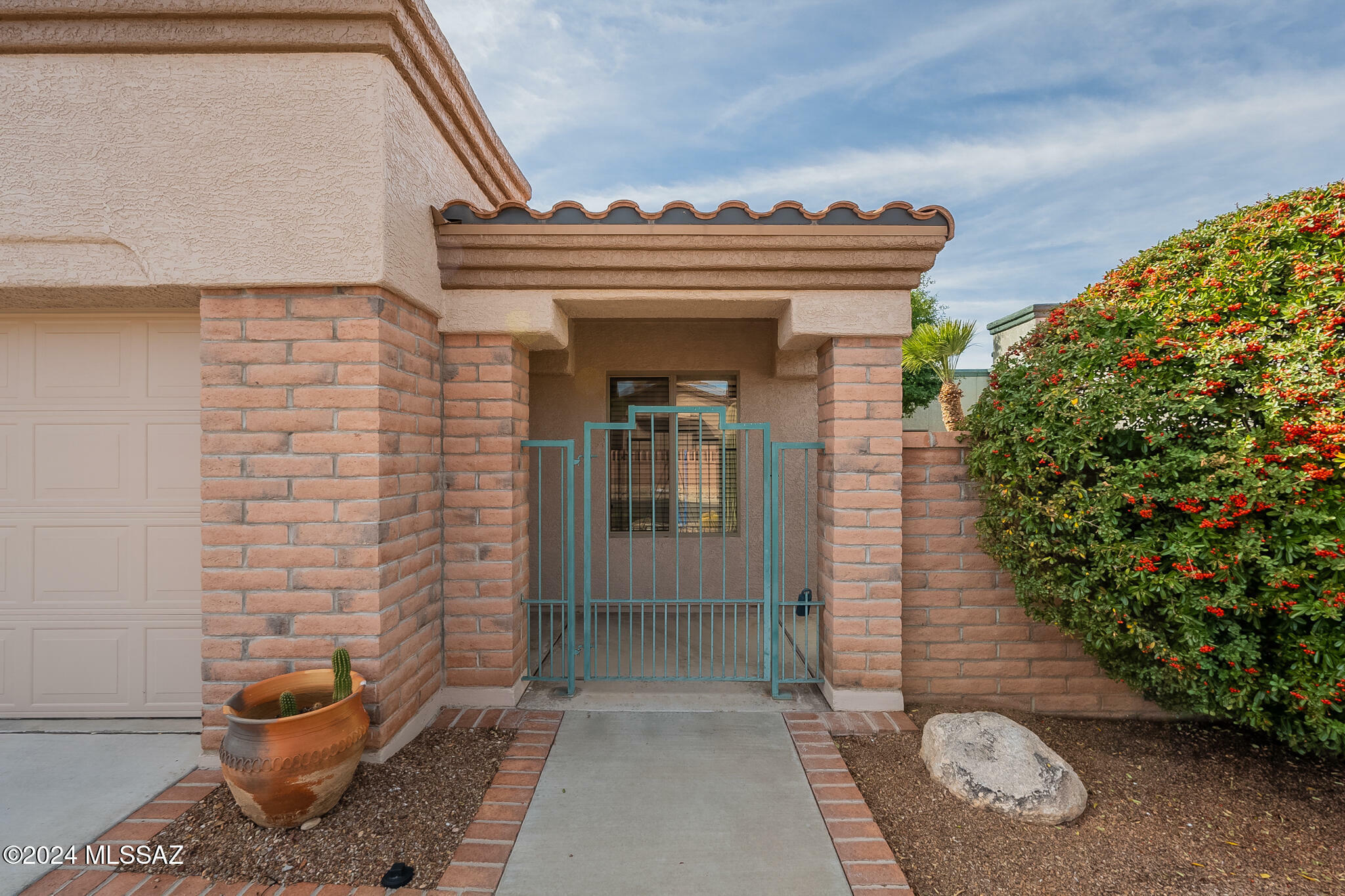 Property Photo:  2041 W Amblemorn Drive  AZ 85614 