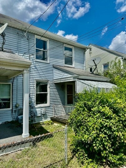 Property Photo:  549 Farnsworth Ave  PA 15025 