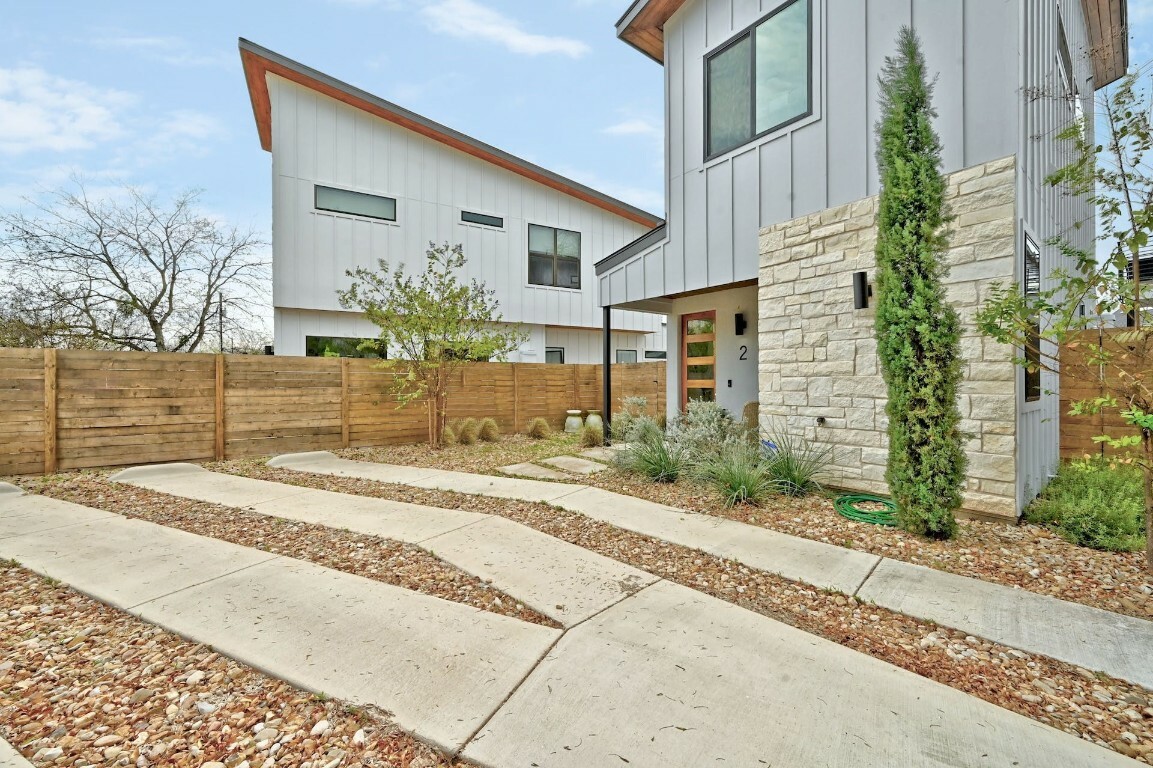 Property Photo:  201 Tillery Square 2  TX 78702 