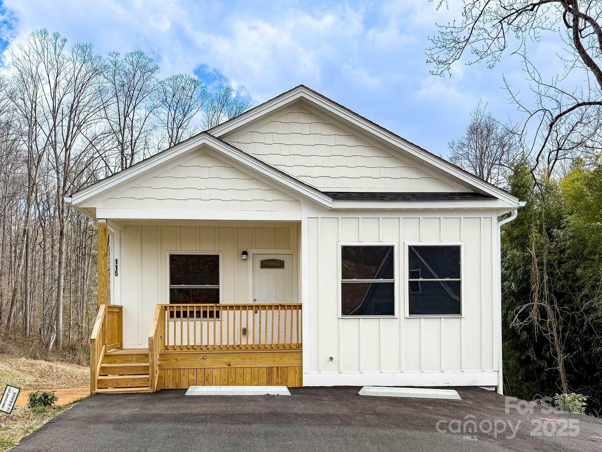Property Photo: 115 Northbend Drive NC 28804