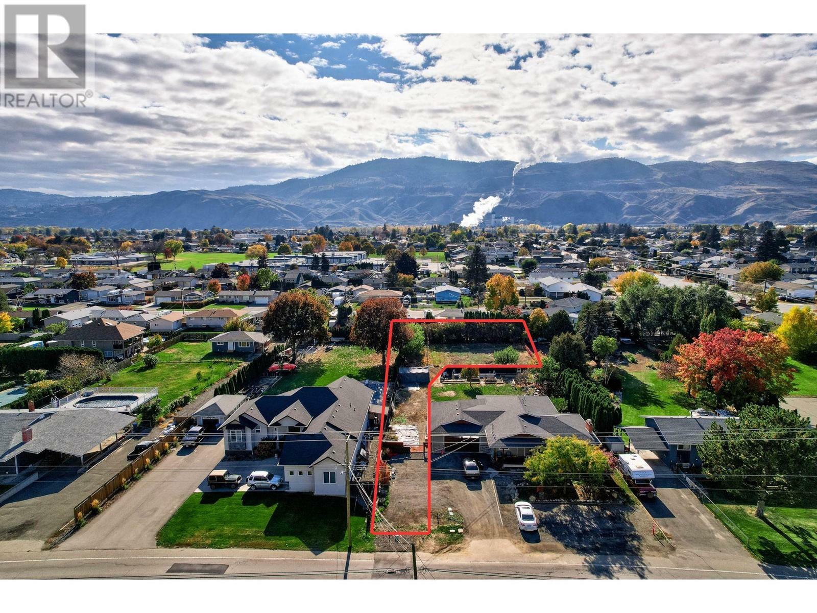 Property Photo:  2029 Parkcrest Avenue  BC V2B 4X2 