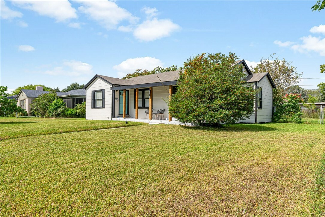 Property Photo:  606 Ralston Avenue  TX 78404 