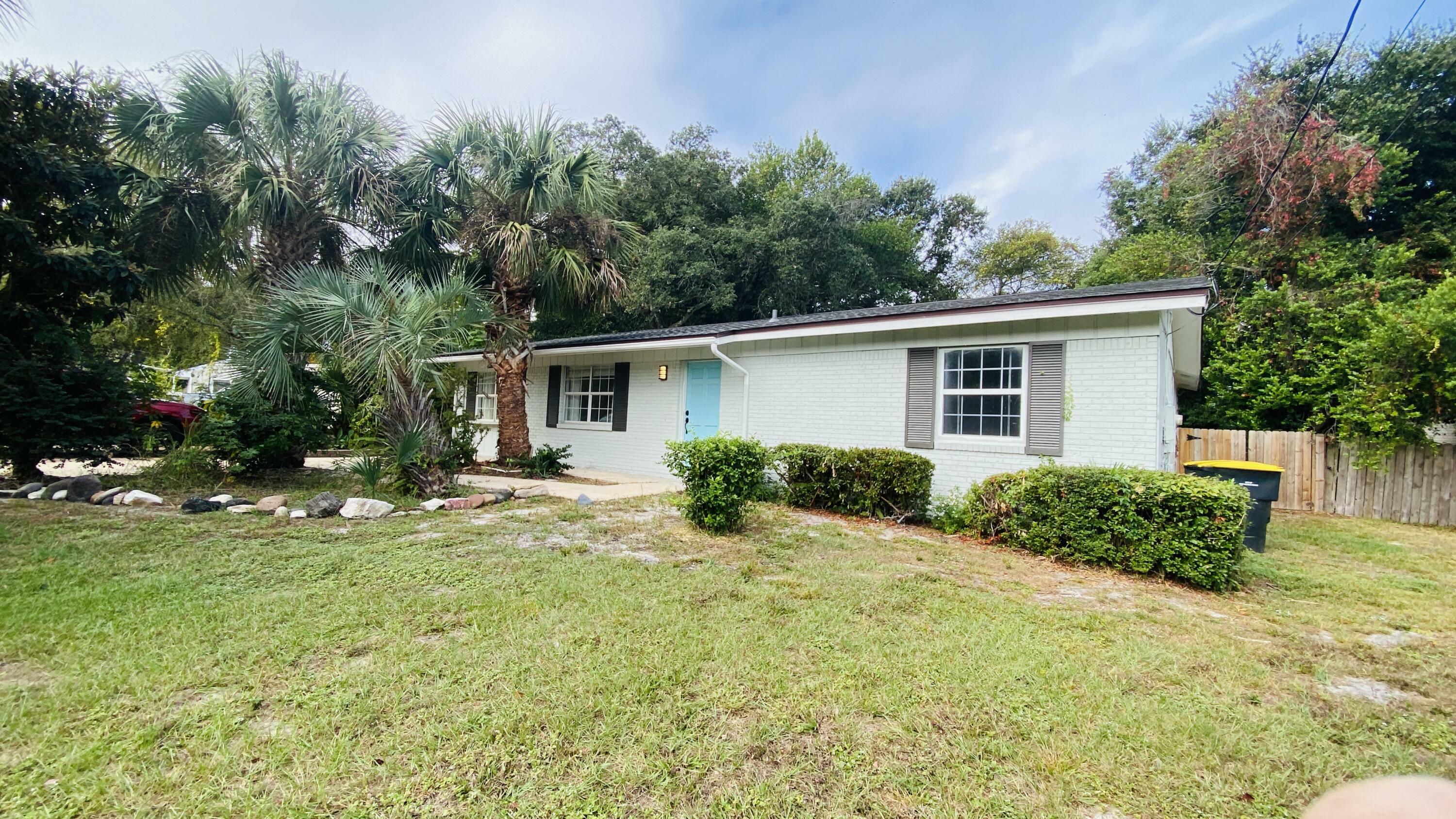 Property Photo:  215 NE Buck Drive  FL 32548 