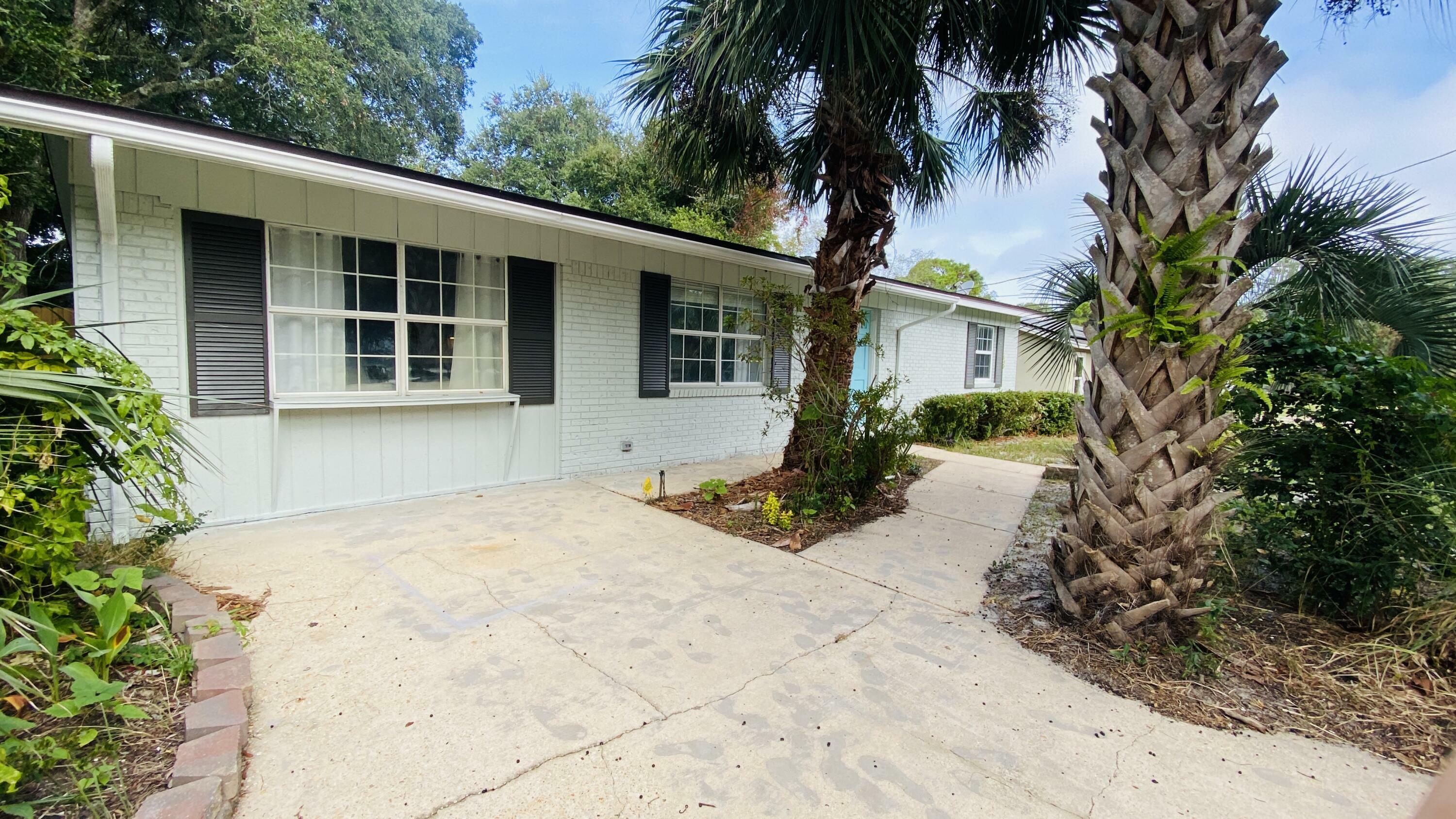 Property Photo: 215 NE Buck Drive FL 32548