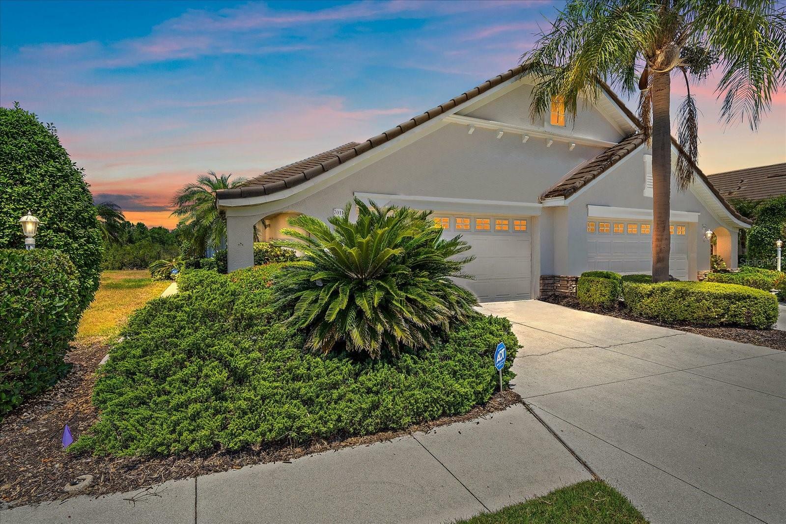 Property Photo: 7011 Woodmore Terrace FL 34202
