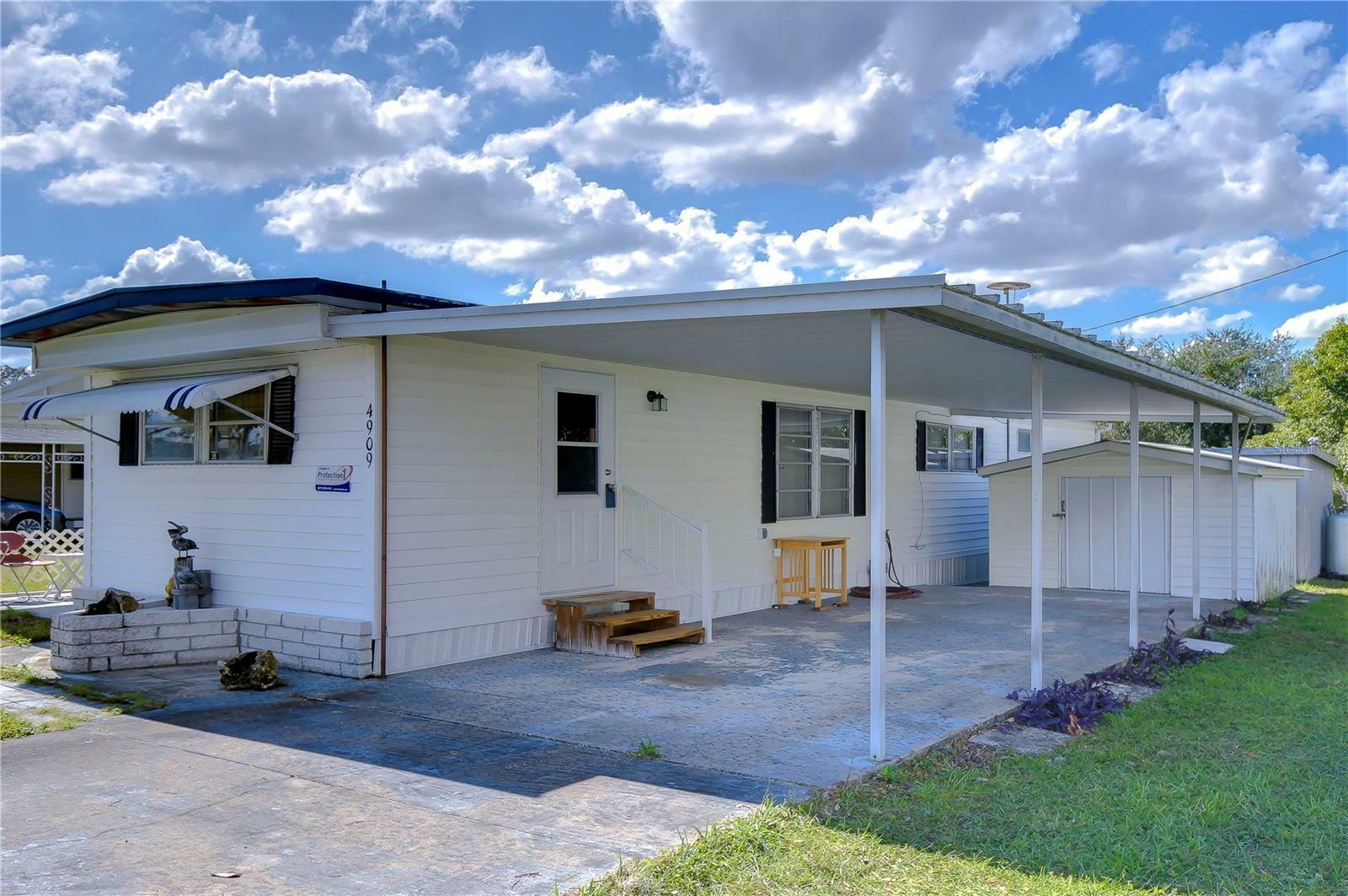 Property Photo:  4909 Kent Drive  FL 33541 